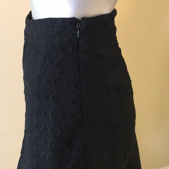 ALLISON New YorkSolid Black Flounce Skirt